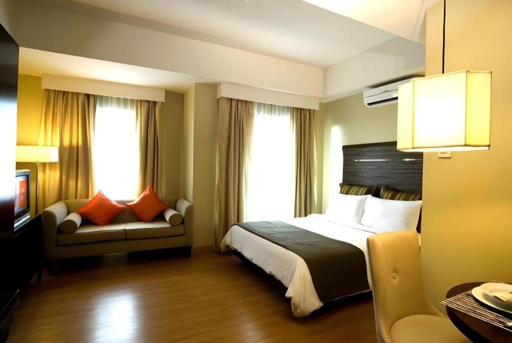 Lancaster Hotel Manila Mandaluyong Exterior foto