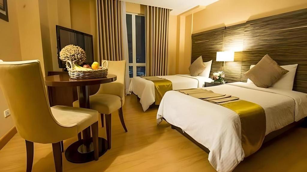 Lancaster Hotel Manila Mandaluyong Exterior foto