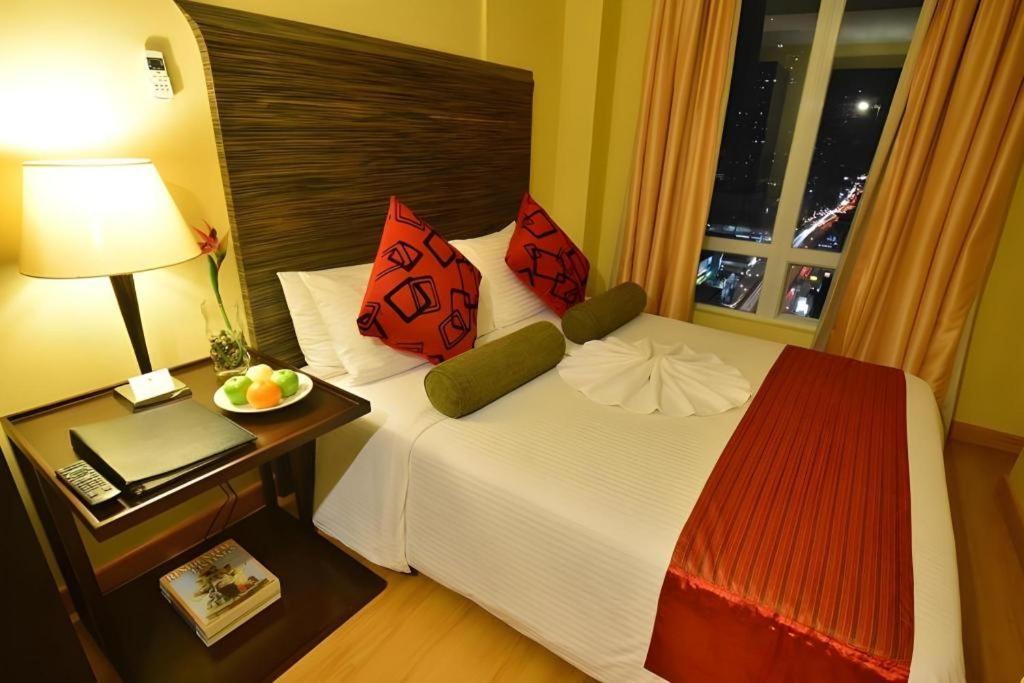 Lancaster Hotel Manila Mandaluyong Exterior foto