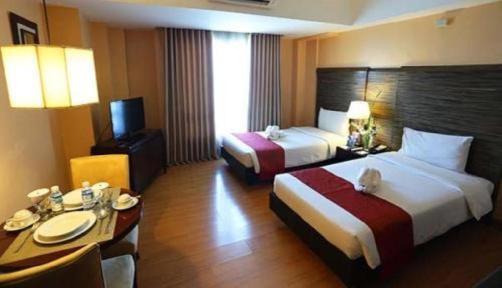 Lancaster Hotel Manila Mandaluyong Exterior foto