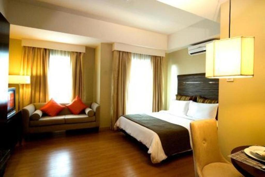 Lancaster Hotel Manila Mandaluyong Exterior foto