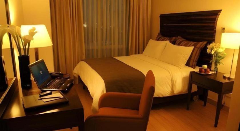 Lancaster Hotel Manila Mandaluyong Exterior foto