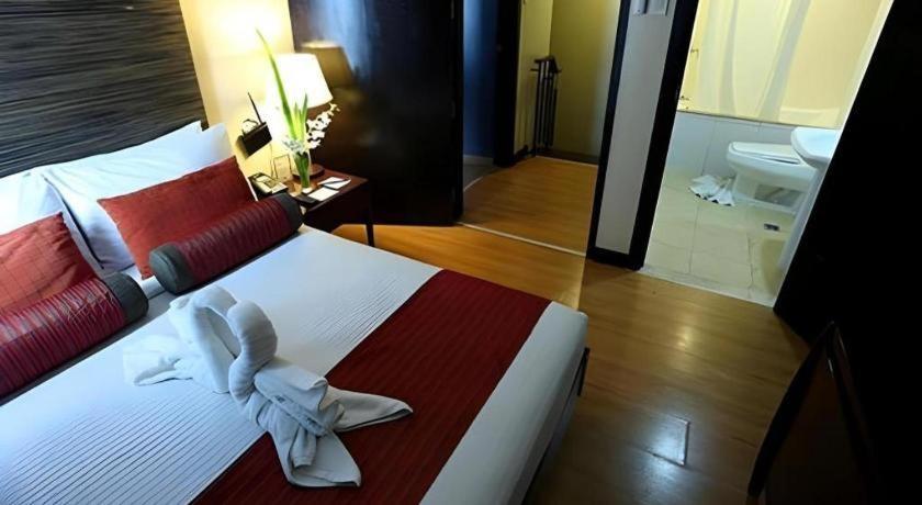 Lancaster Hotel Manila Mandaluyong Exterior foto