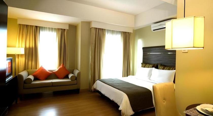 Lancaster Hotel Manila Mandaluyong Exterior foto